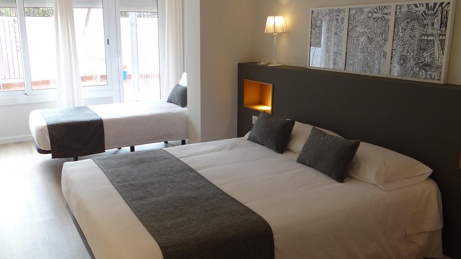 Hostal El Ninot Barcelona Catalonia — Guest room