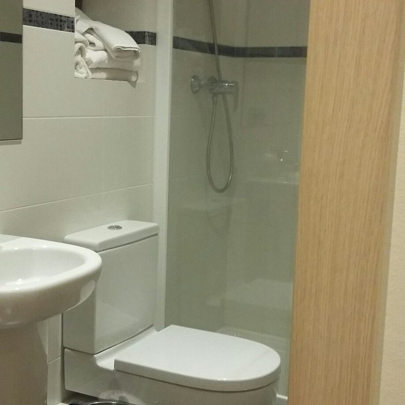 Hostal Excellence Barcelona Catalonia — Bathroom