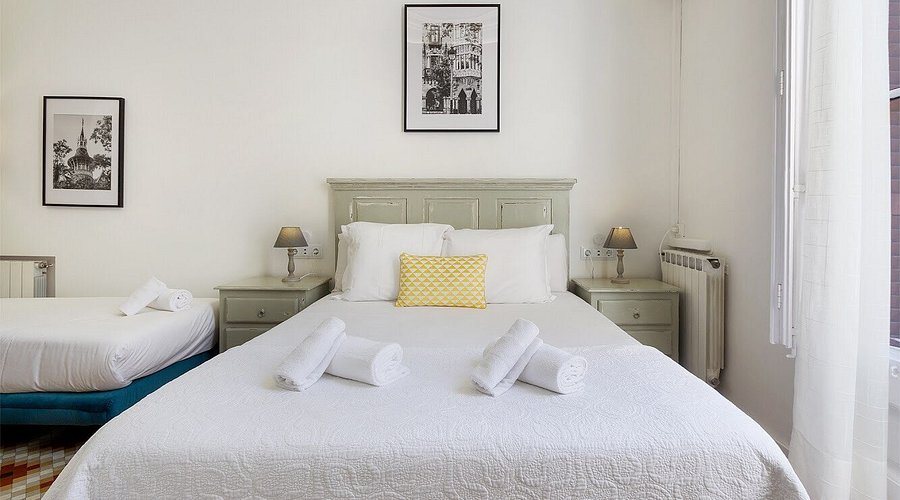 Hostal Girona Barcelona Catalonia — Guest room