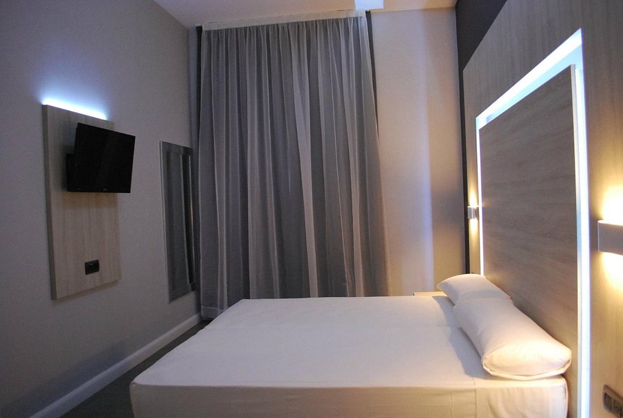 Hostal Goya Barcelona Catalonia — Guest room