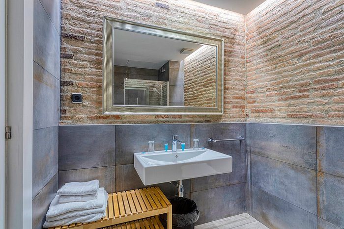 Hostal Hera Barcelona Catalonia — Bathroom