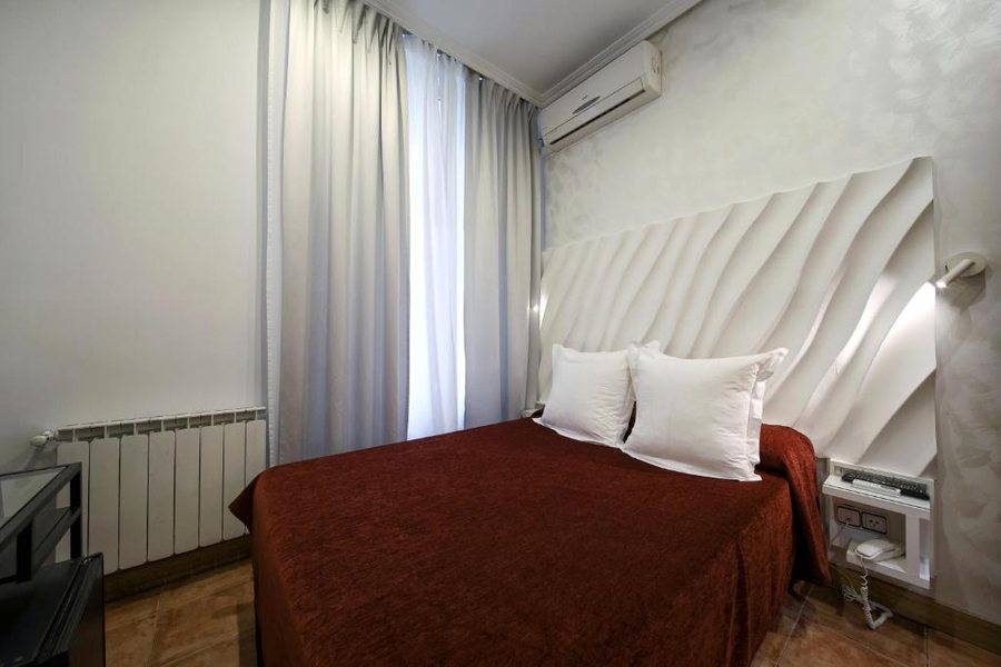 Hostal Las Fuentes — Guest room