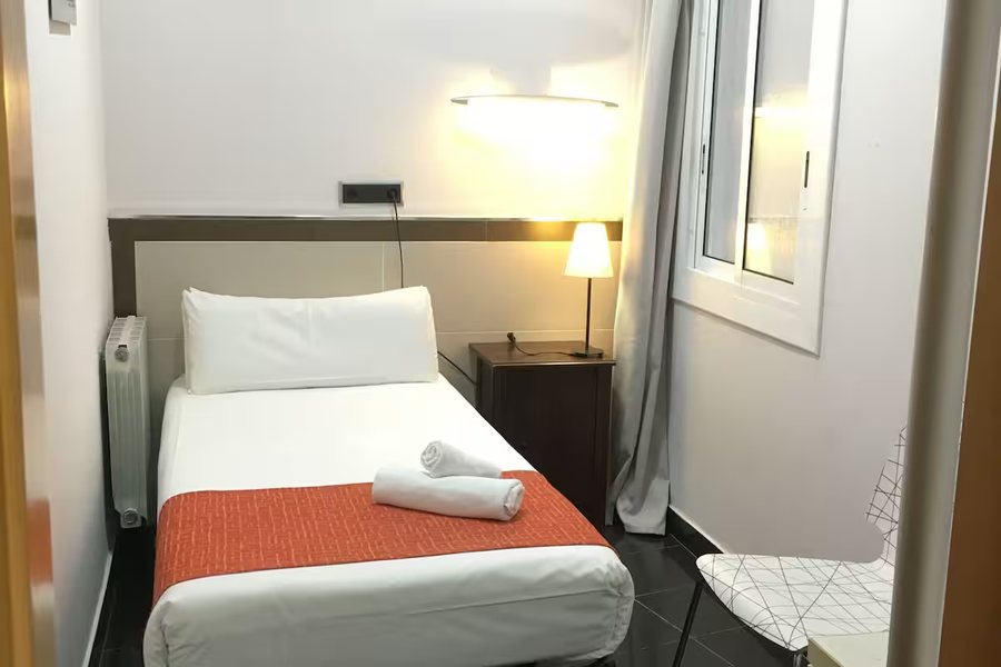 Hostal Levante Barcelona Catalonia — Guest room