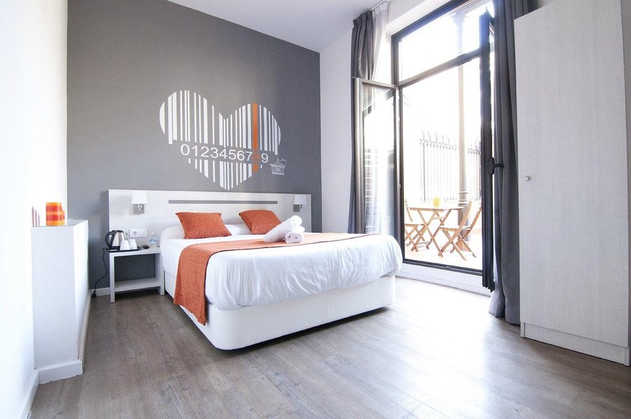 Hostal Live Barcelona Barcelona Catalonia — Guest room