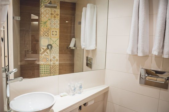 Hostal Mare Nostrum Barcelona Catalonia — Bathroom
