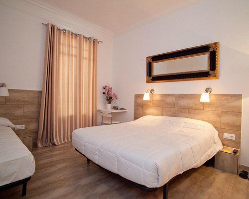 Hostal Martinval Barcelona Catalonia — Guest room