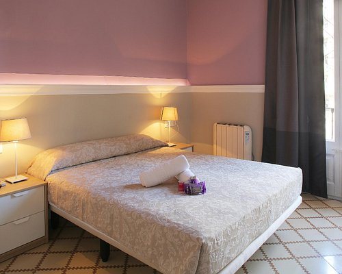 Hostal Medea Barcelona Catalonia — Guest room