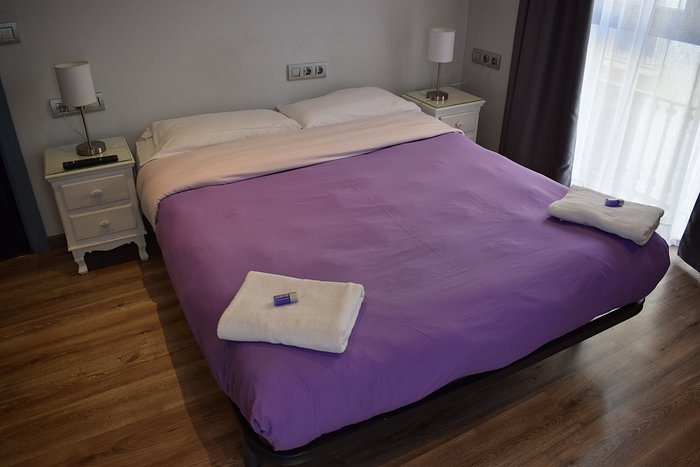 Hostal MiMi Las Ramblas Barcelona Catalonia — Guest room