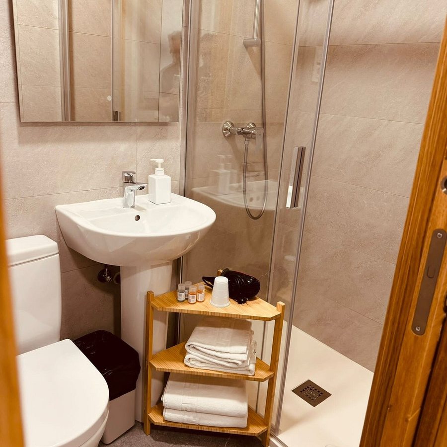 Hostal Patria — Bathroom