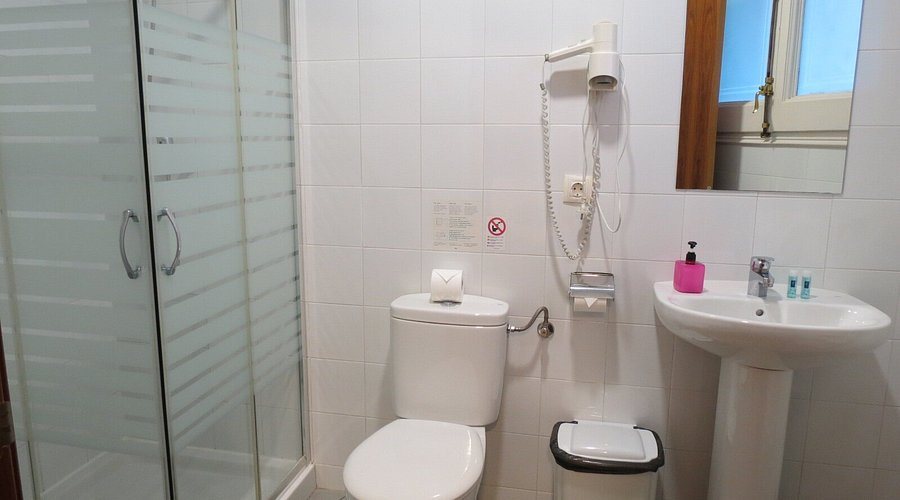 Hostal Petit Princep Barcelona Catalonia — Bathroom