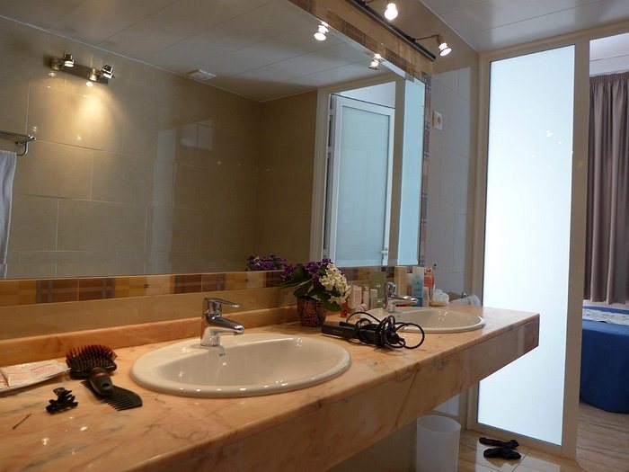Hostal Ramos Barcelona Catalonia — Bathroom