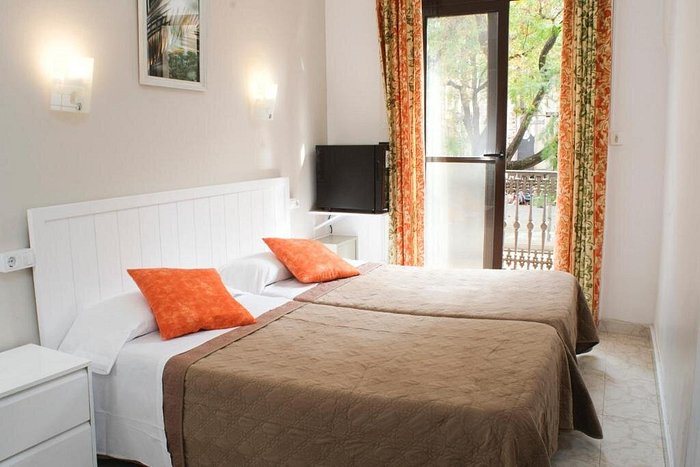 Hostal Ramos Barcelona Catalonia — Guest room
