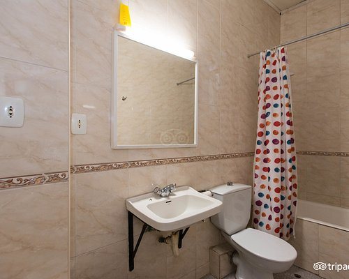 Hostal River Barcelona Catalonia — Bathroom