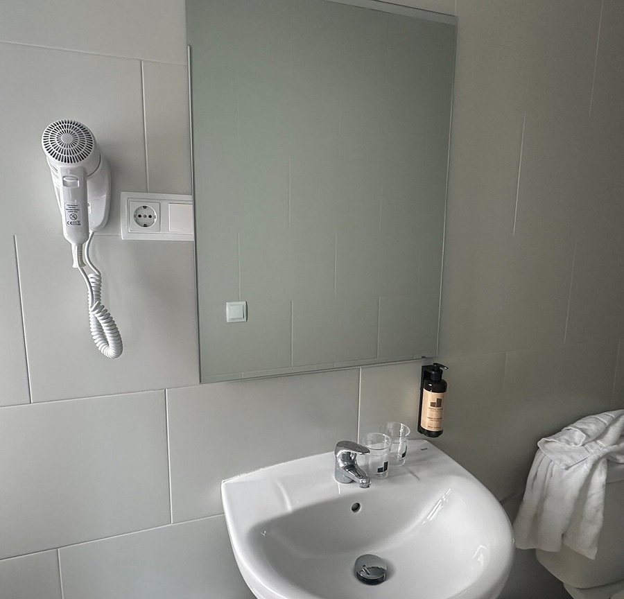 Hostal Sans Barcelona Catalonia — Bathroom
