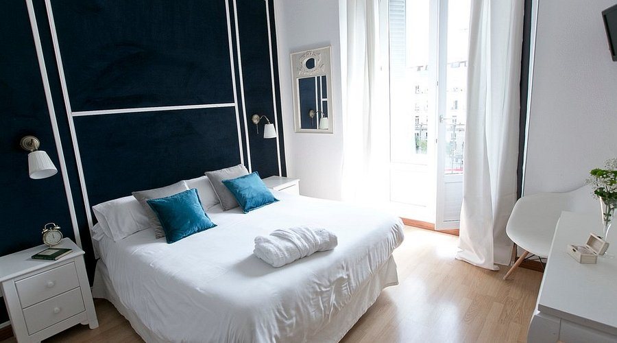 Hostal Vazquez De Mella Gran Via — Guest room