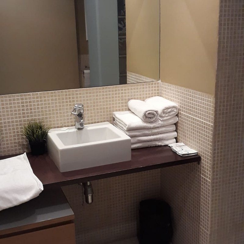 Hostal Yomo BCN Port Barcelona Catalonia — Bathroom