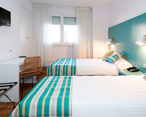 Hostal Yomo BCN Port Barcelona Catalonia — Guest room