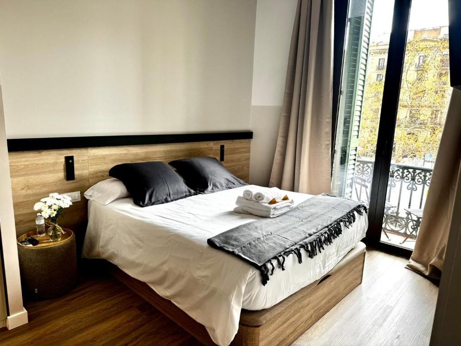 Hostalin Barcelona Gran Via Barcelona Catalonia — Guest room