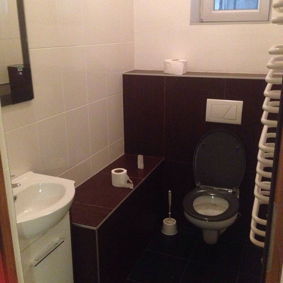 Hostel 70s — Bathroom
