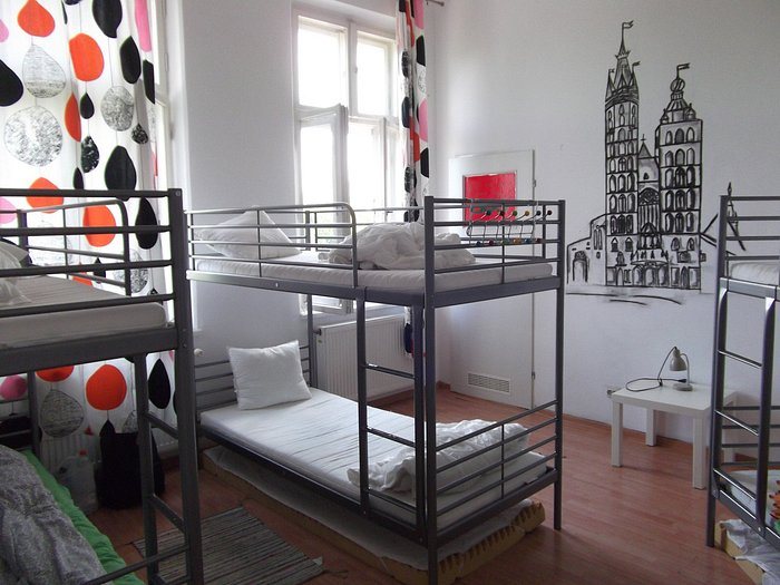 Hostel 70s — Guest room