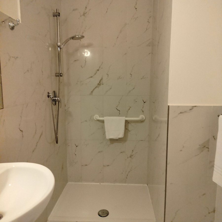 Hostel Archi Rossi — Bathroom