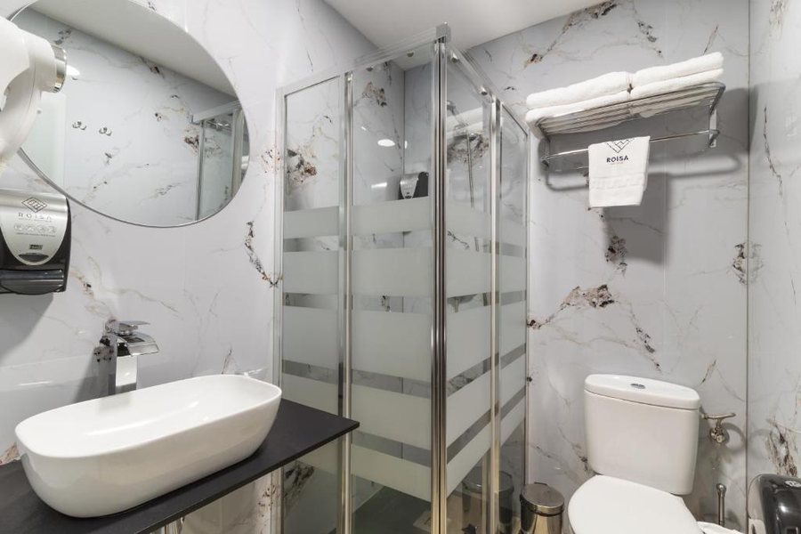 Hostel Boutique Roisa — Bathroom