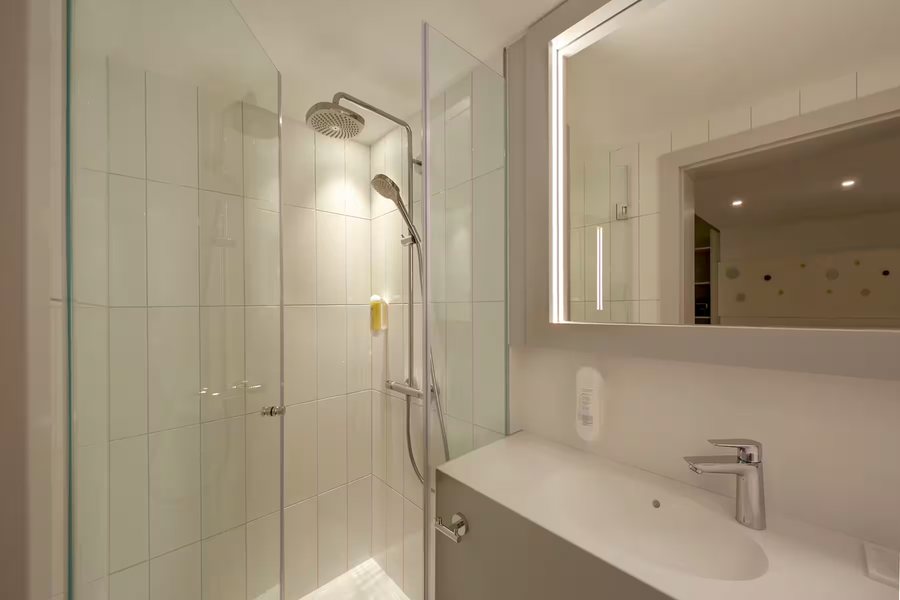 Hostel Hutteldorf — Bathroom