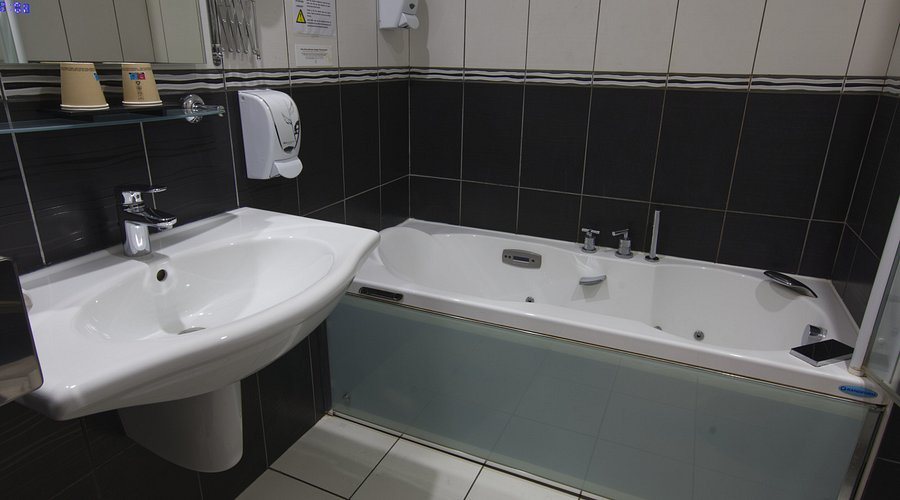 Hostellerie du Centrotel et SPA — Bathroom
