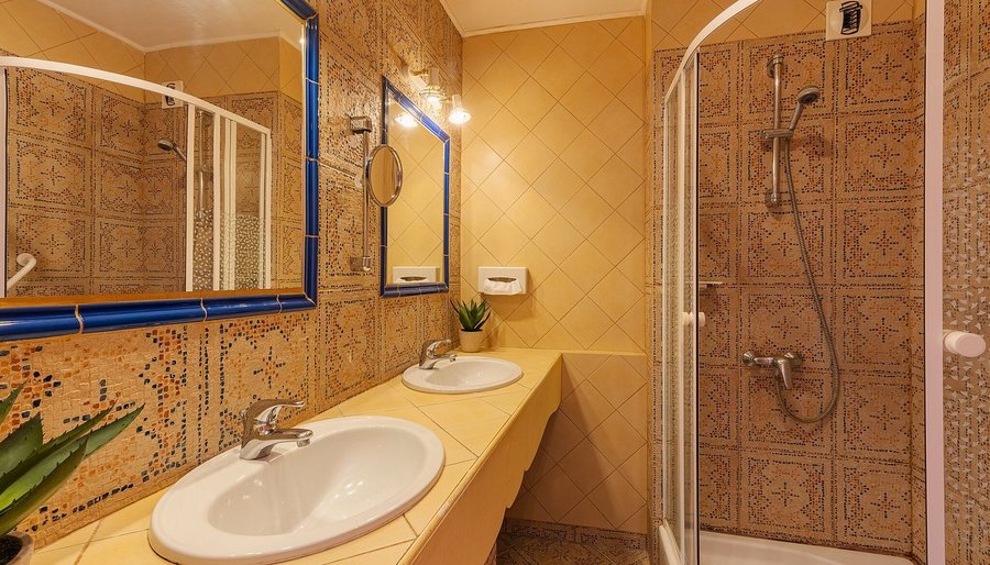 Hostellerie Du Passeur — Bathroom