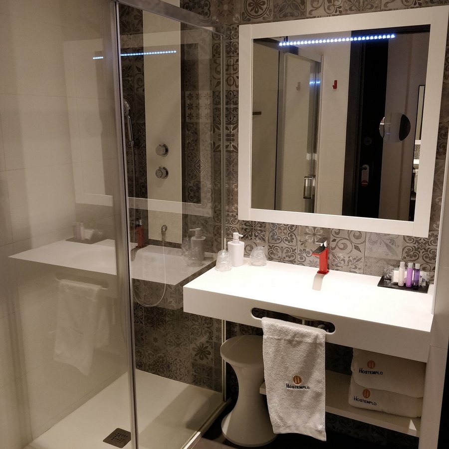 Hostemplo Sagrada Familia Barcelona Catalonia — Bathroom