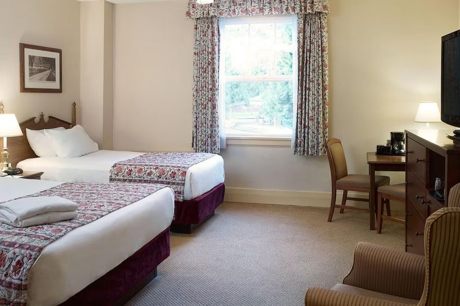 Hot Springs Resort Spa — Guest room
