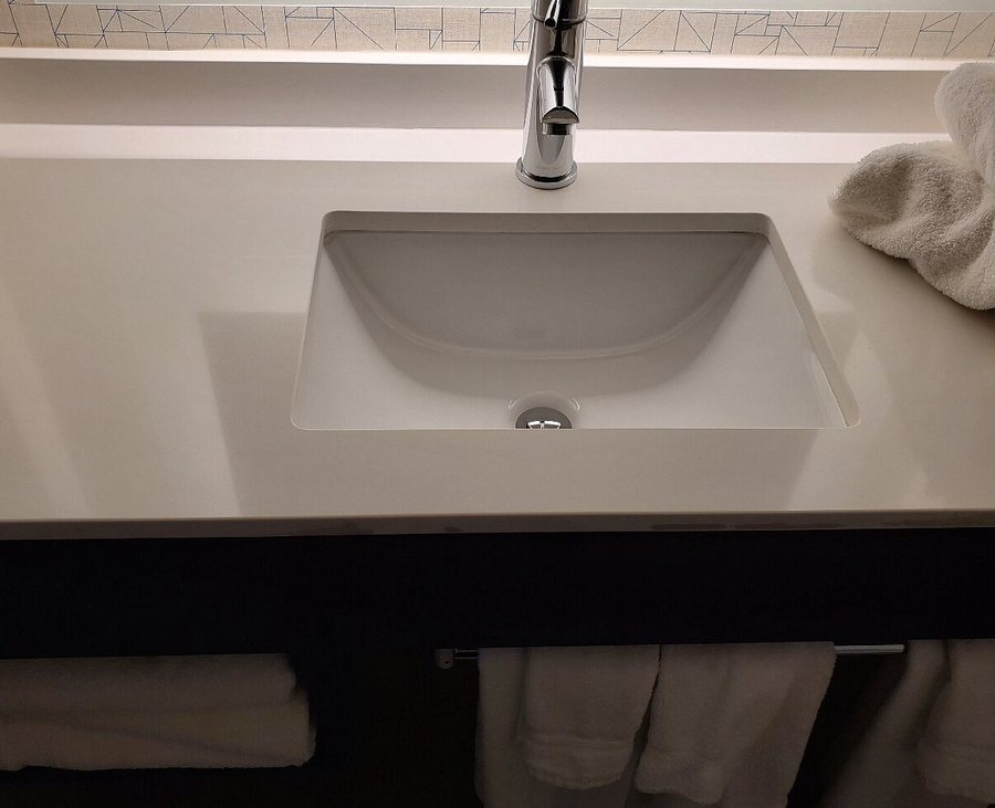 Hotel 1200 — Bathroom