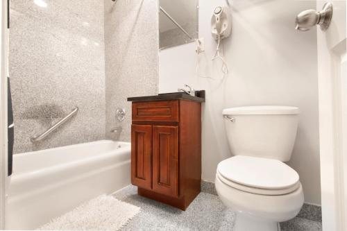 Hotel 309 — Bathroom