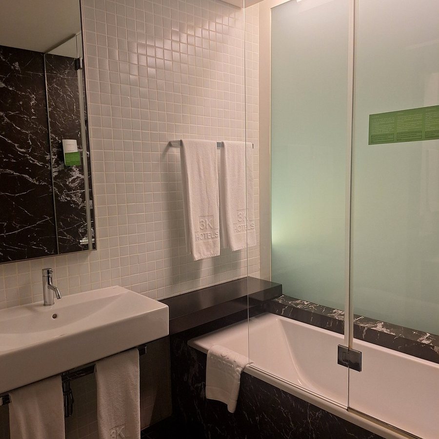 Hotel 3K Madrid — Bathroom
