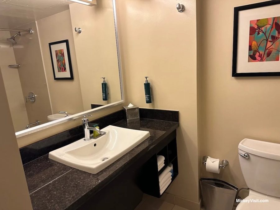 Hotel 414 Anaheim — Bathroom