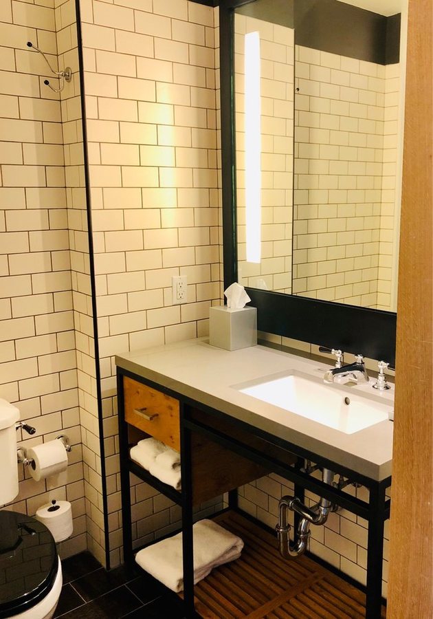 Hotel 50 Bowery — Bathroom