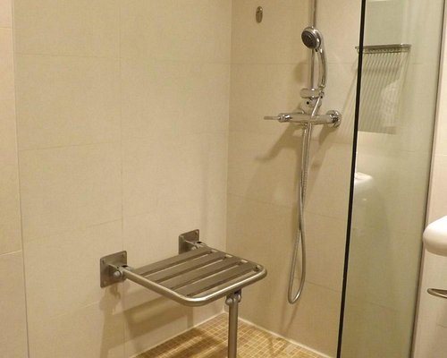 Hotel 525 — Bathroom