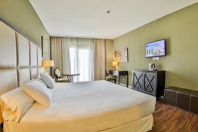 Hotel 525 — Guest room