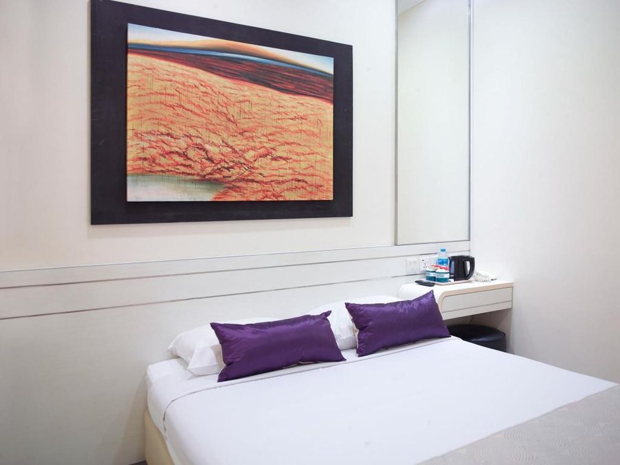 Hotel 81 Elegance — Guest room