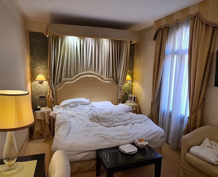 Hotel a La Commedia — Guest room