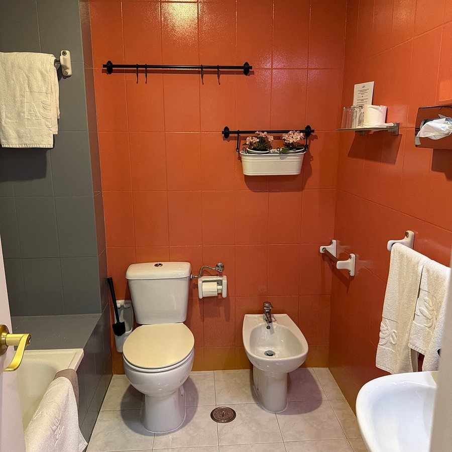 Hotel A S Lisboa — Bathroom