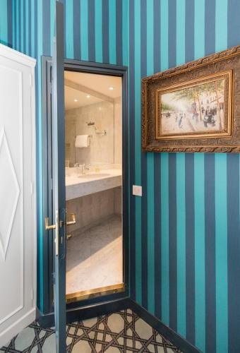 Hotel Abbatial Saint Germain — Bathroom