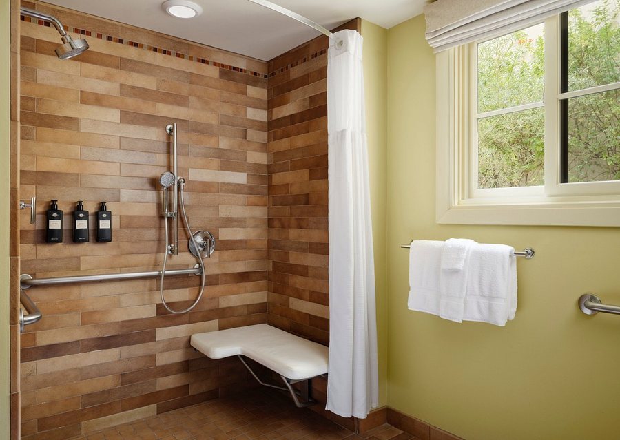 Hotel Abrego — Bathroom