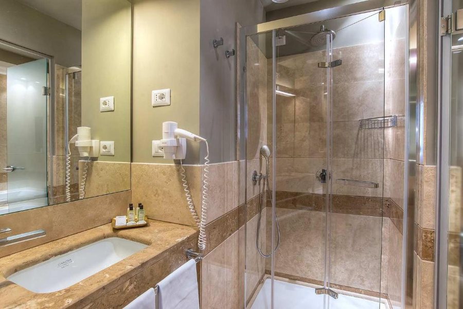 Hotel Accademia — Bathroom