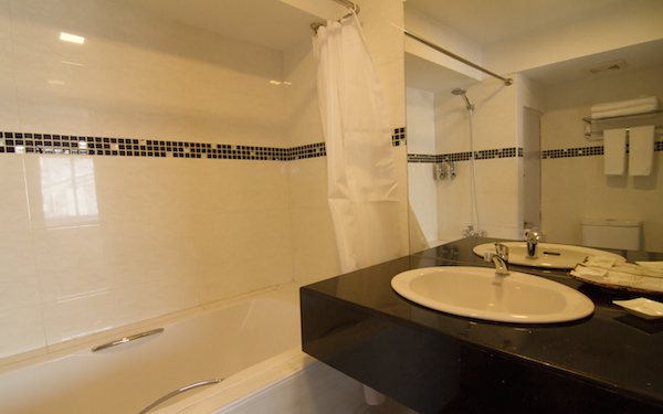 Hotel Accord — Bathroom