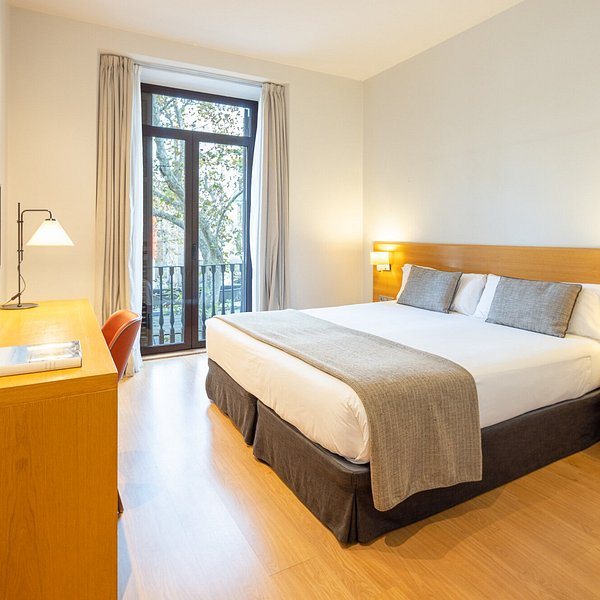 Hotel Acevi Villarroel Barcelona Catalonia — Guest room
