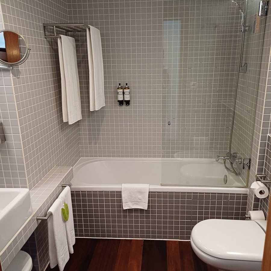 Hotel Acores Lisboa — Bathroom