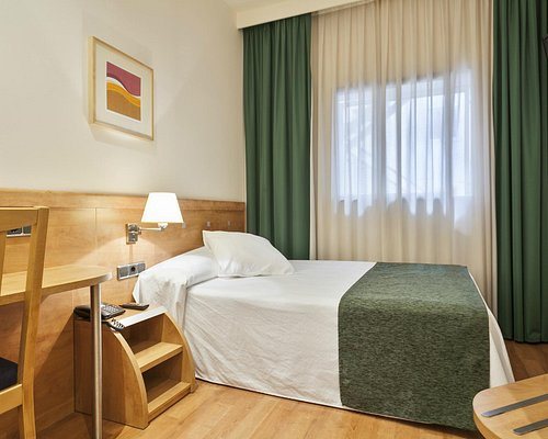 Hotel Acta Antibes Barcelona Catalonia — Guest room