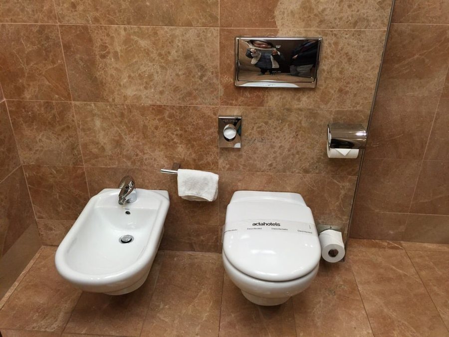 Hotel Acta Atrium Palace Barcelona Catalonia — Bathroom
