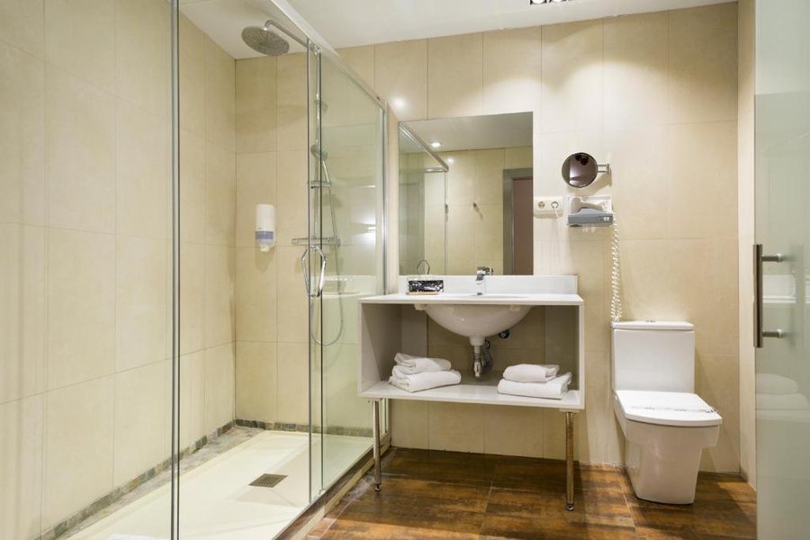 Hotel Acta Azul Barcelona Barcelona Catalonia — Bathroom